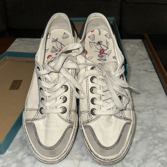 Buckle Blowfish bLack ice faux suede canvas shoes size 7.5 - Picture 2 of 6